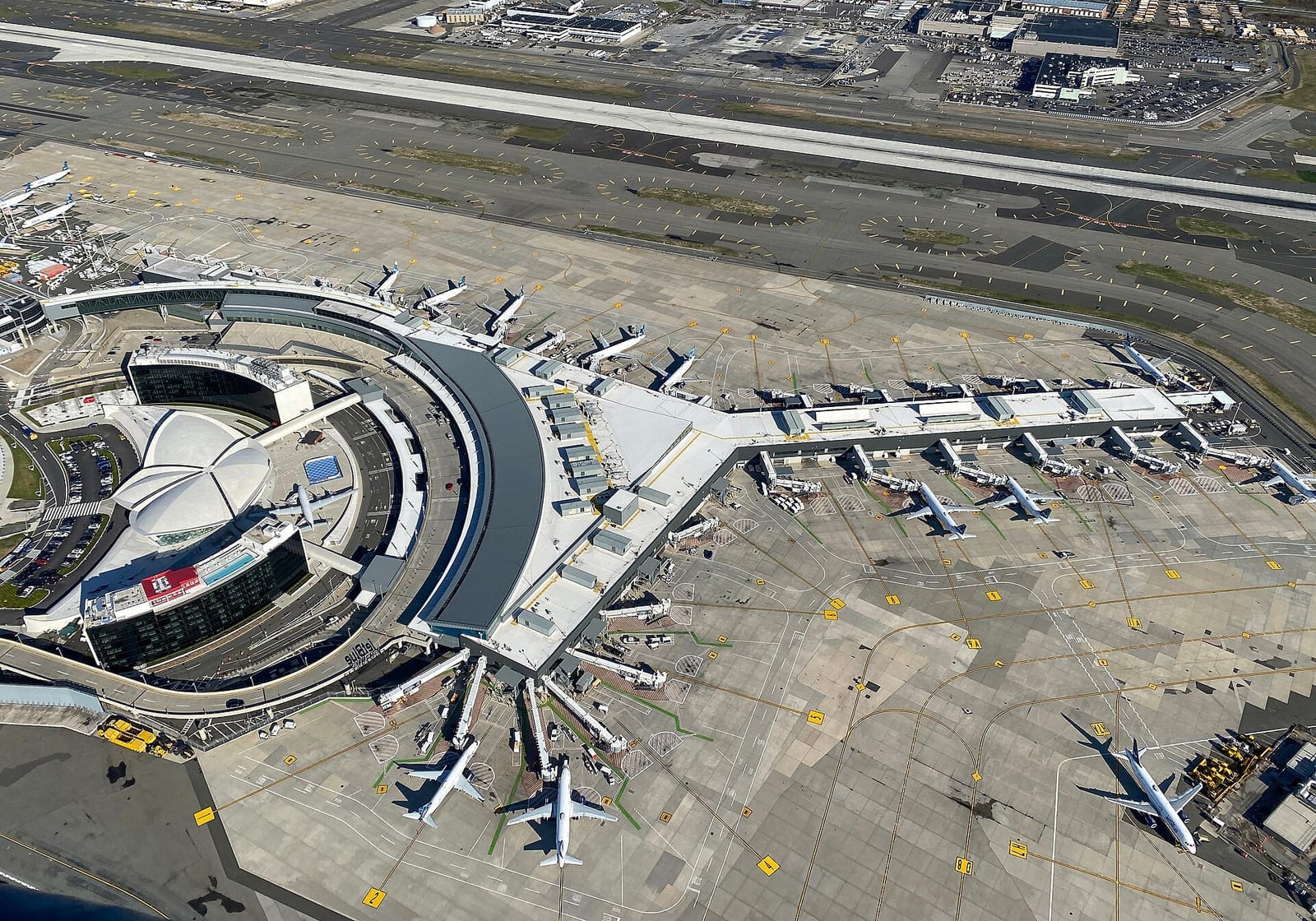 LaGuardia to Manhattan: What a Car Service Really Costs in 2026